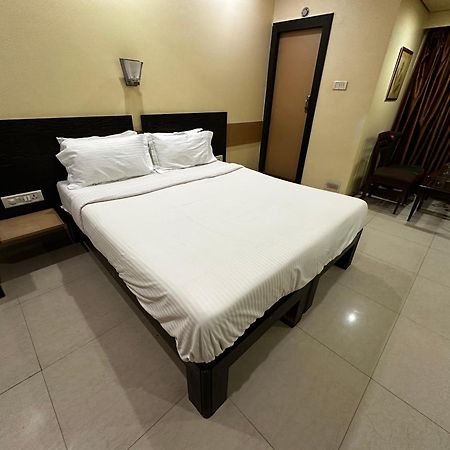 The Saffron Suites Sasupāda Extérieur photo