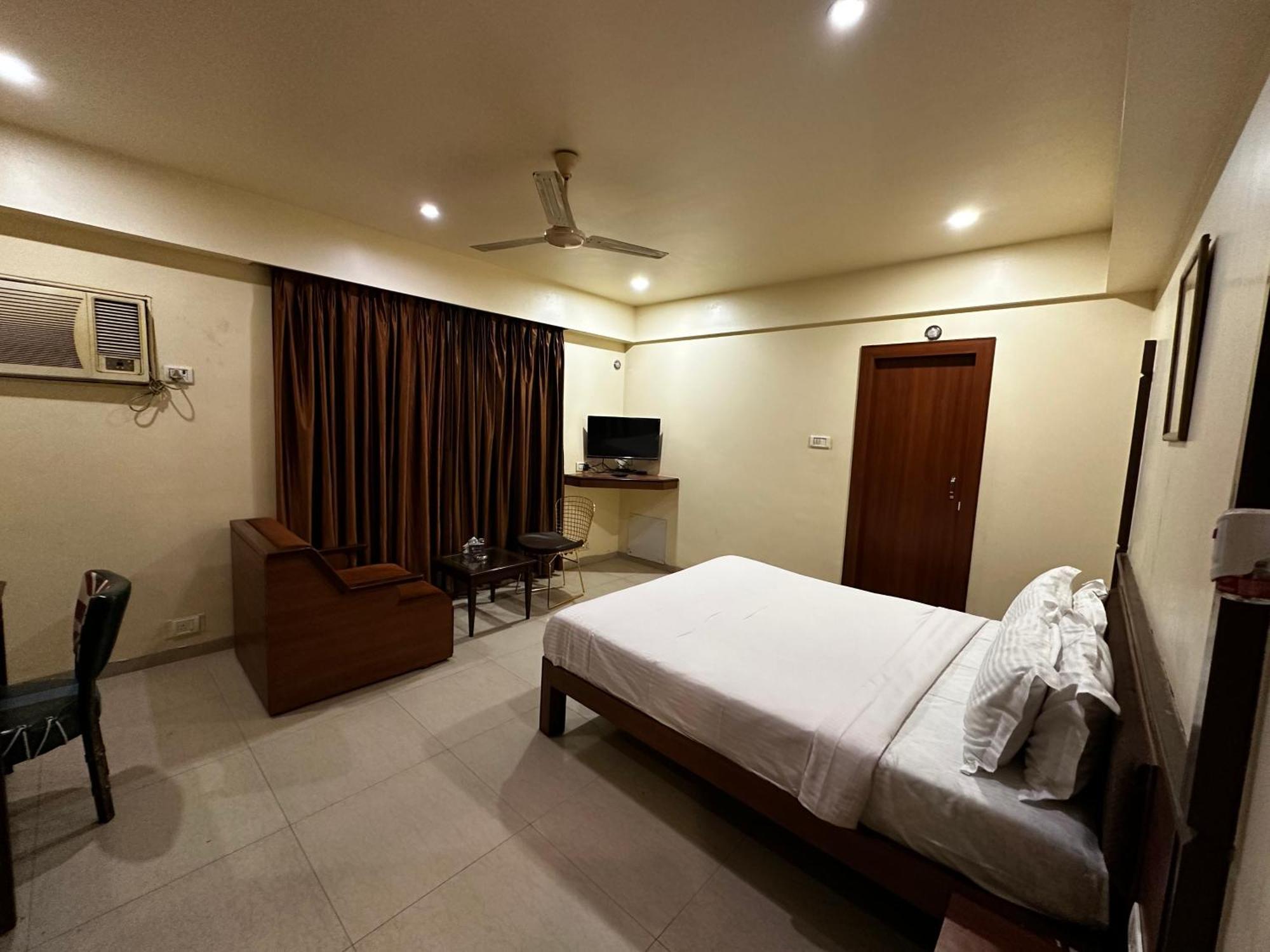 The Saffron Suites Sasupāda Extérieur photo