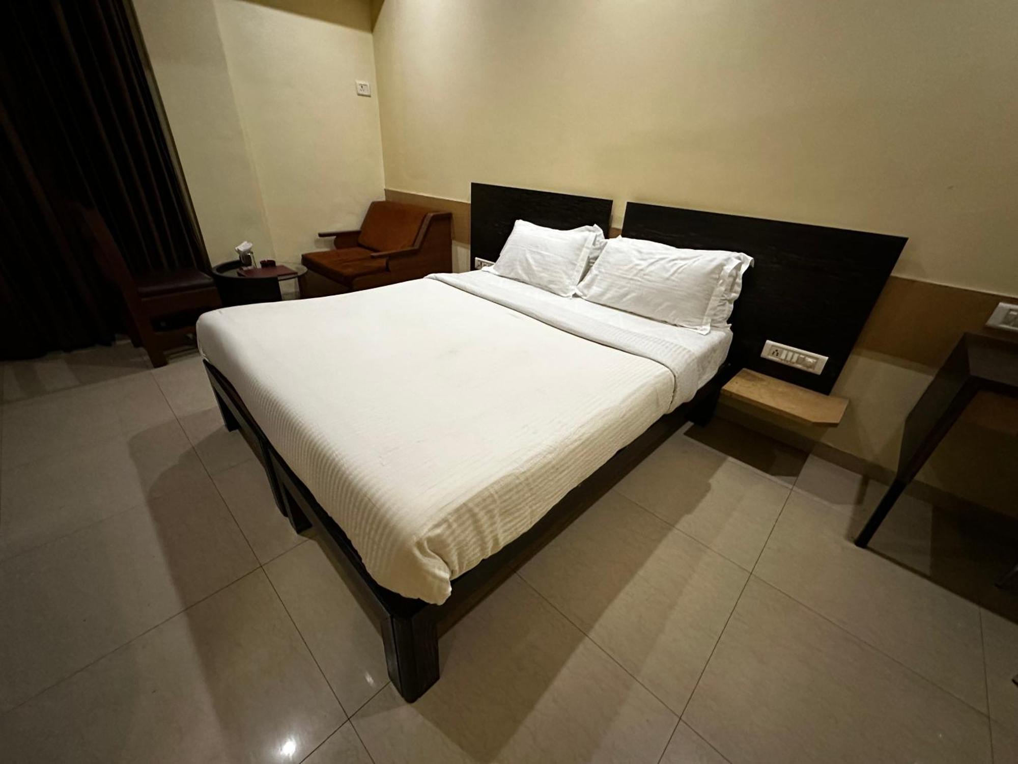 The Saffron Suites Sasupāda Extérieur photo