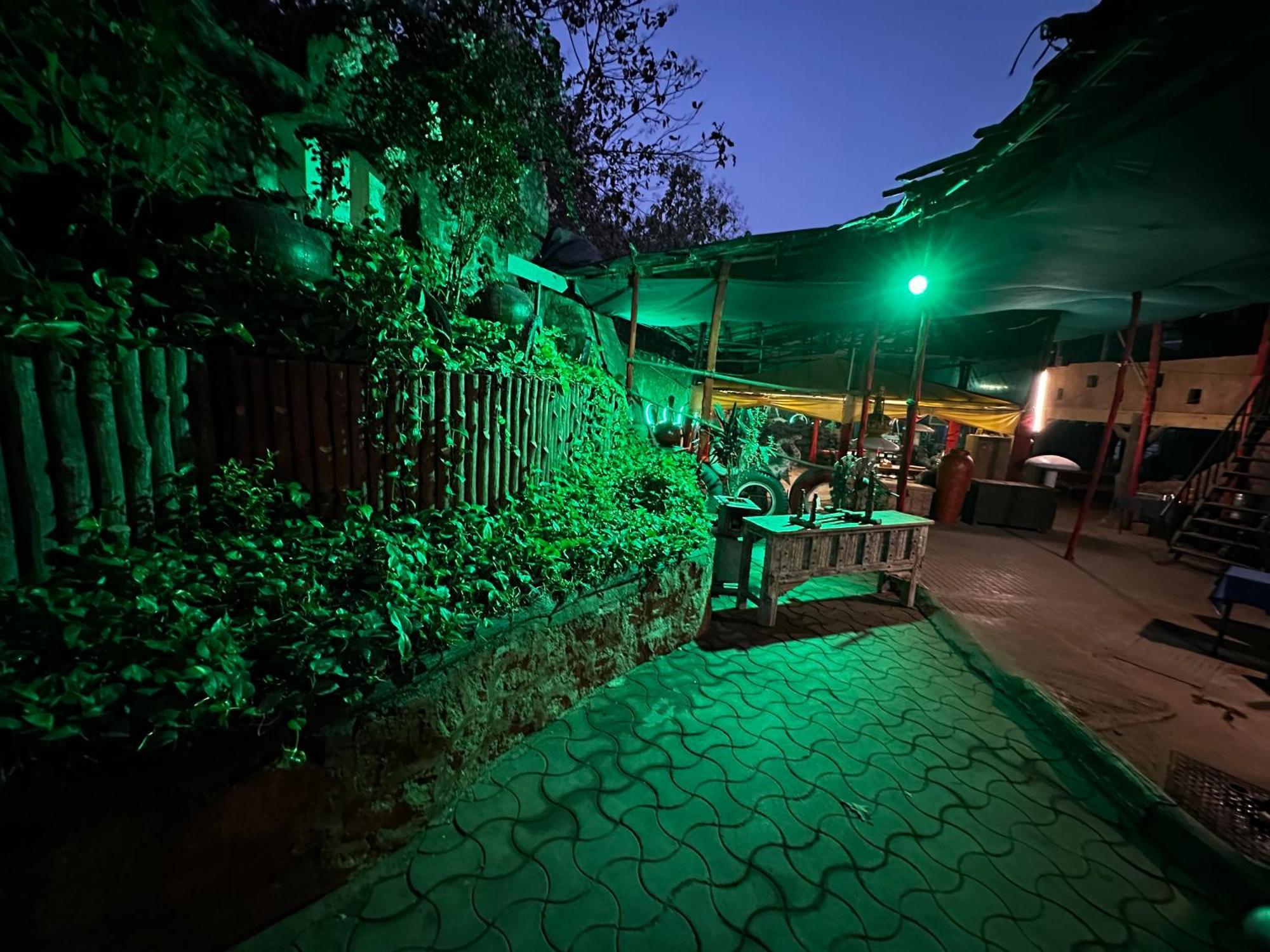 The Saffron Suites Sasupāda Extérieur photo