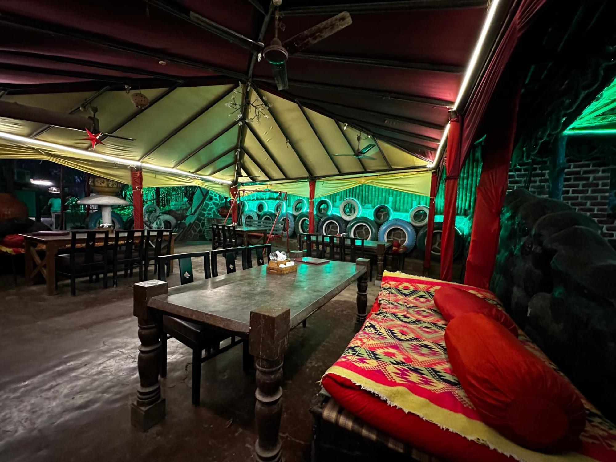 The Saffron Suites Sasupāda Extérieur photo