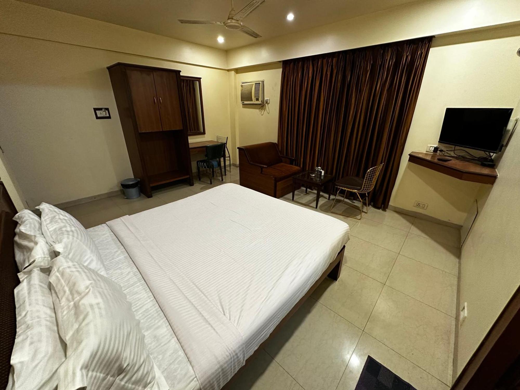 The Saffron Suites Sasupāda Extérieur photo