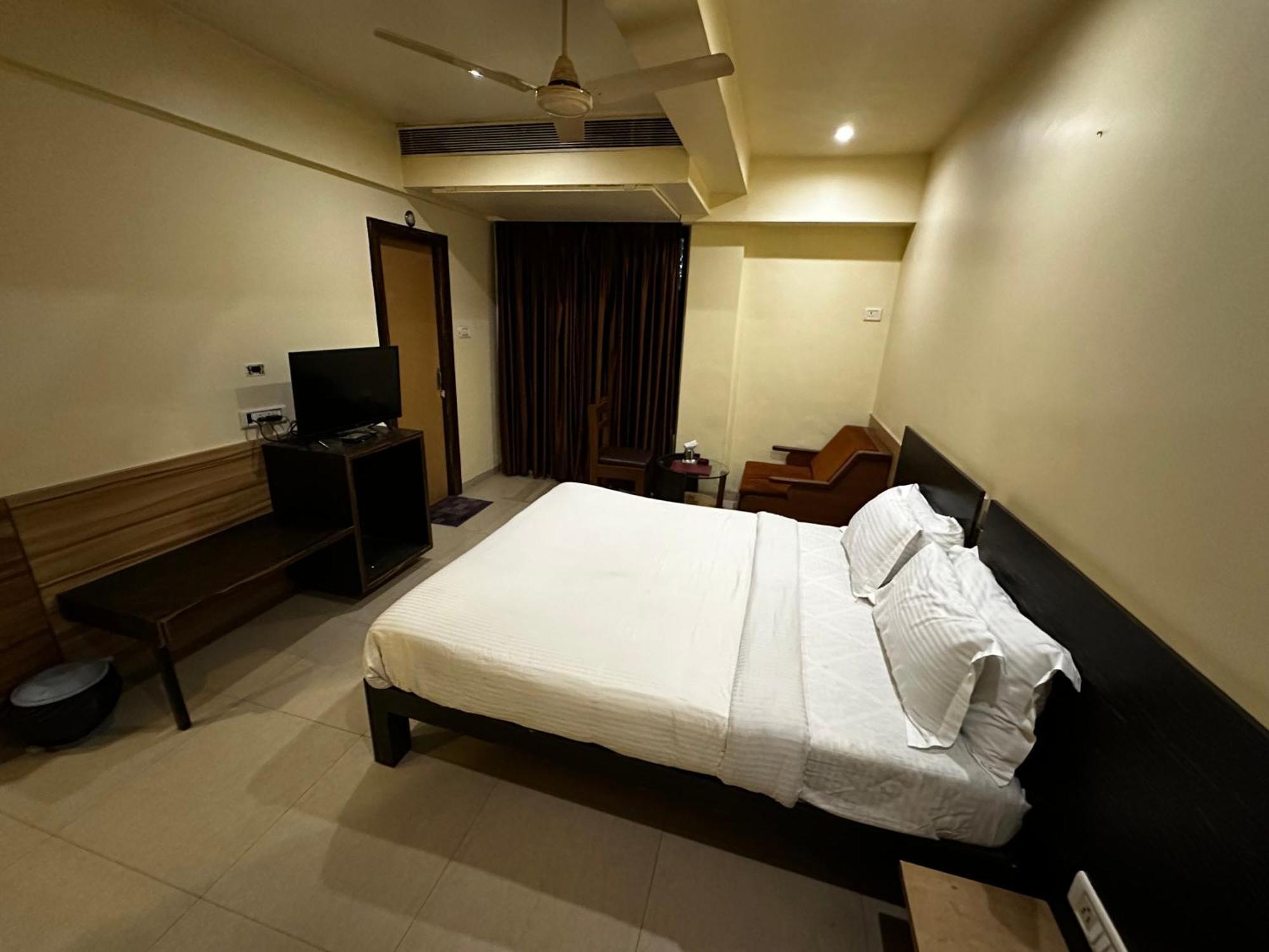 The Saffron Suites Sasupāda Extérieur photo