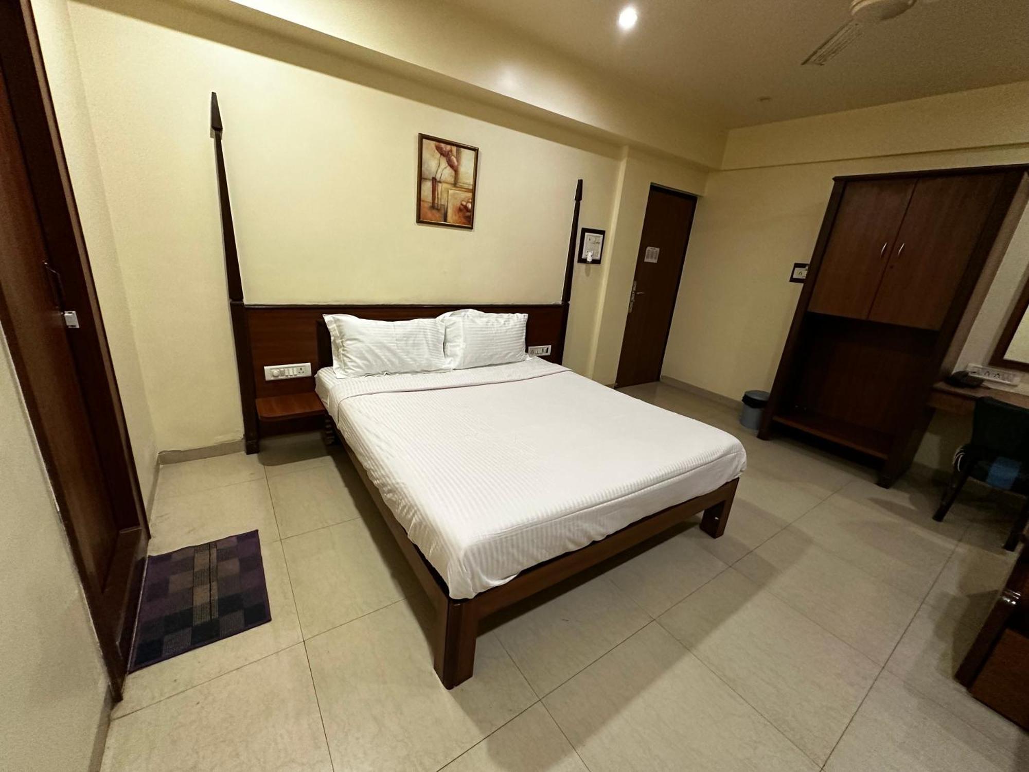 The Saffron Suites Sasupāda Extérieur photo