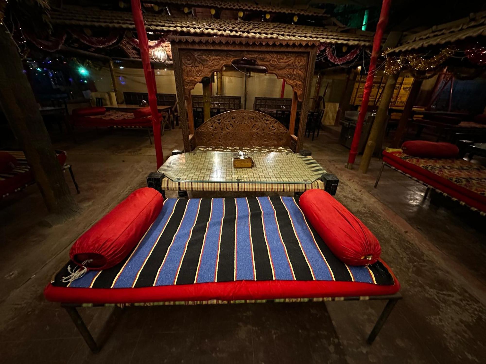 The Saffron Suites Sasupāda Extérieur photo